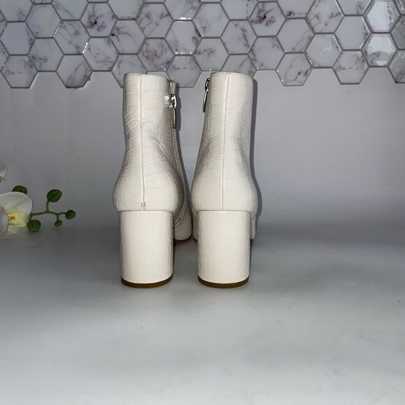 Steve Madden Nadalie Ankle Booties with Sleek Design Cream - Picture 4 of 9